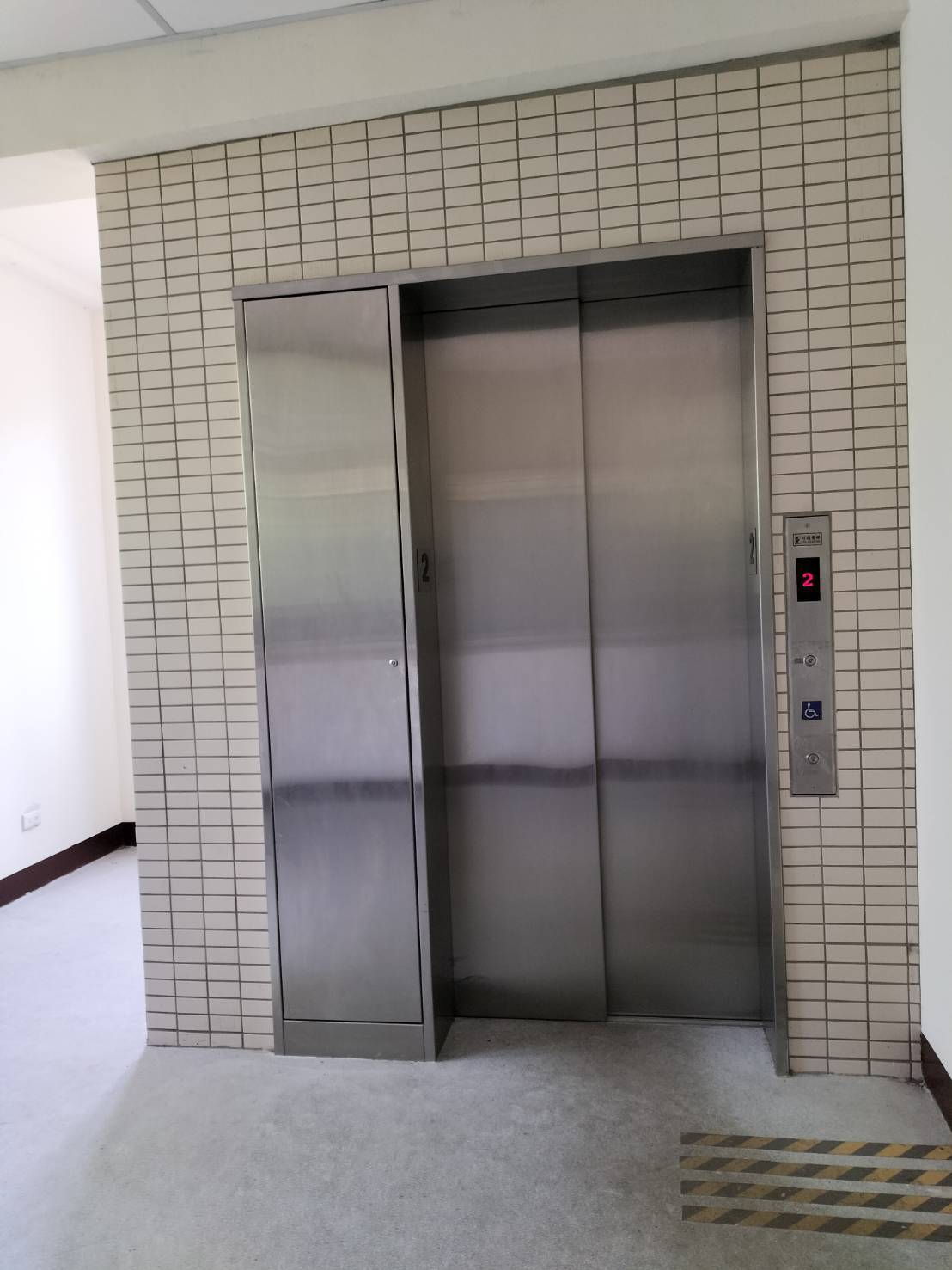 東苑電梯
